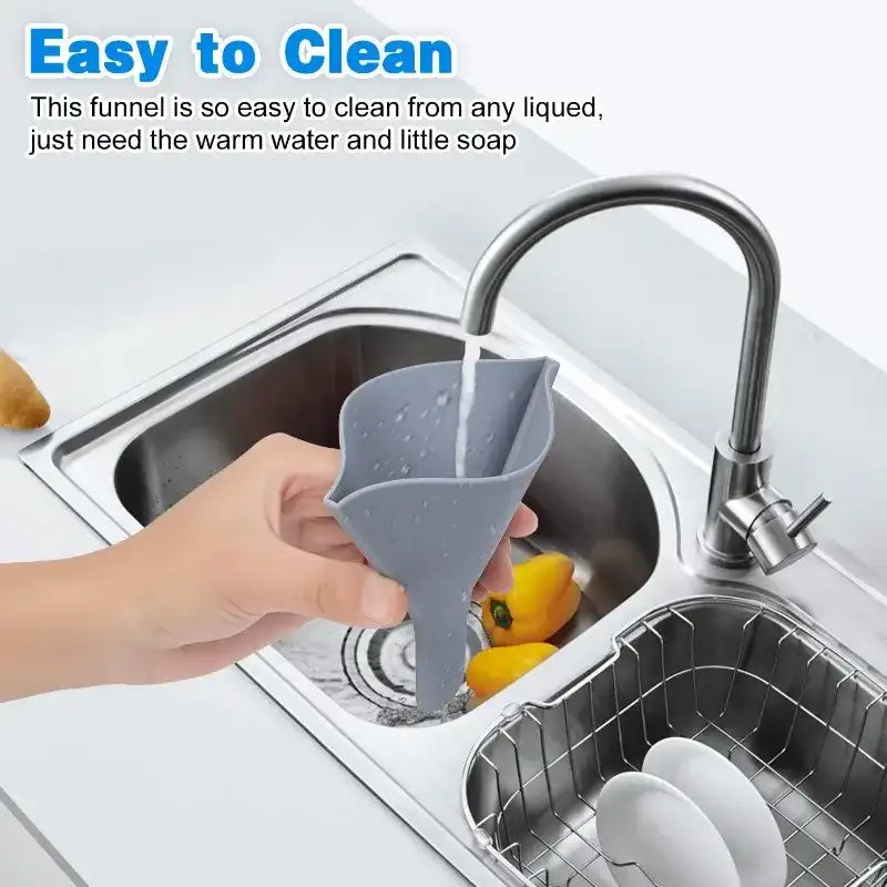 Foldable Silicone Funnel – Fan-Shaped Collapsible Kitchen Funnel for Bottles & Liquids