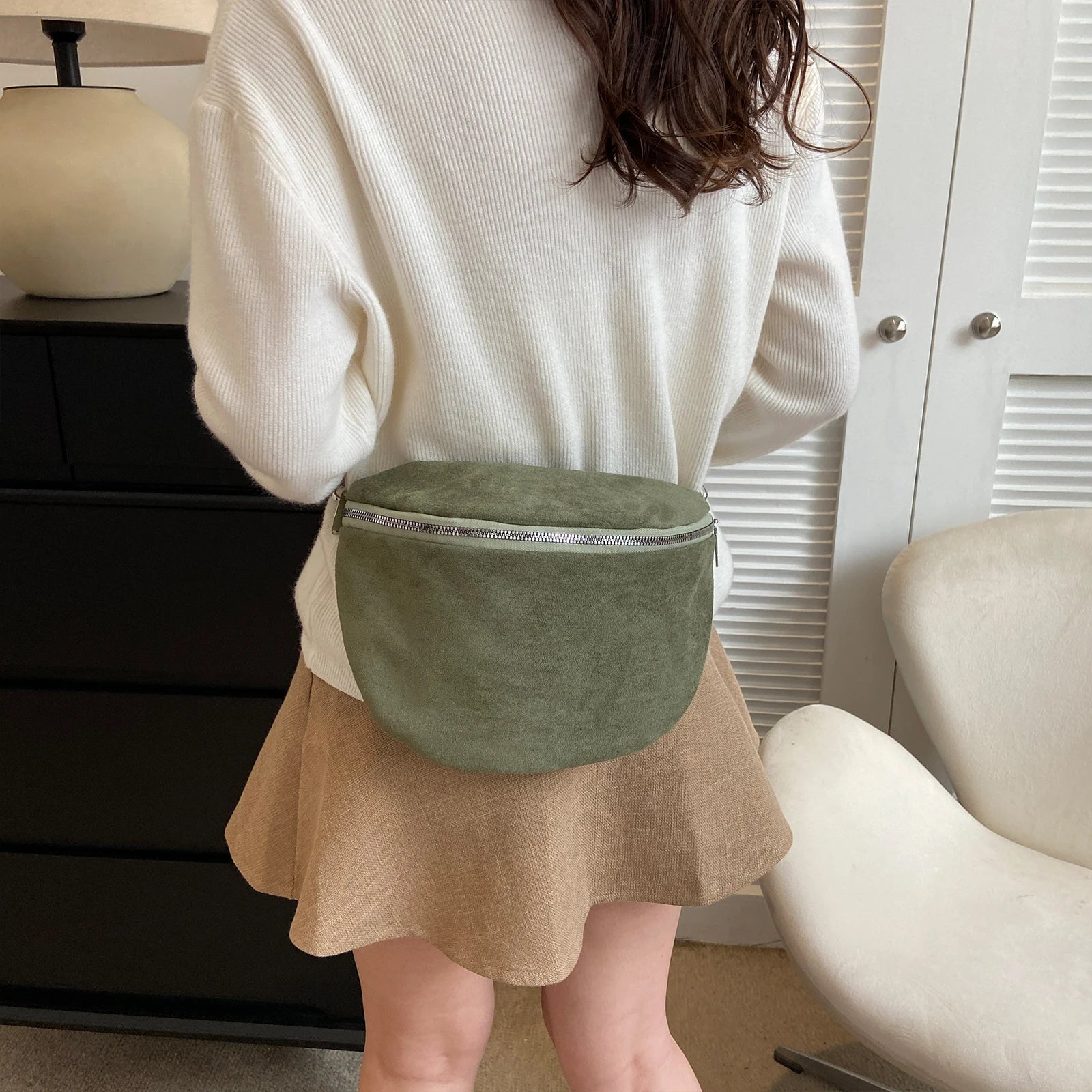 Women’s Casual Half-Moon Sling Bag – Solid Color Crossbody Chest Bag with Adjustable Wide Strap for Travel & Shopping
