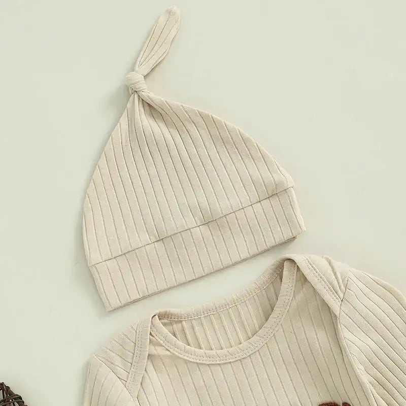 Letter-Embroidered Ribbed Long-Sleeve Baby Boy Bodysuit with Hat – Fall Outfit Jumper for 0-24 Months