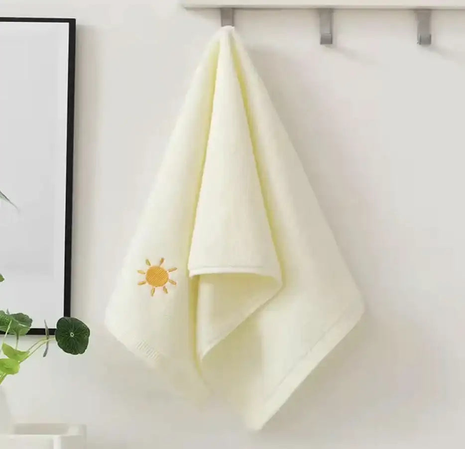 “Set of 4 Soft Cotton Bathroom Hand Towels – Highly Absorbent Towels for Bath, Face, Gym & Everyday Use”