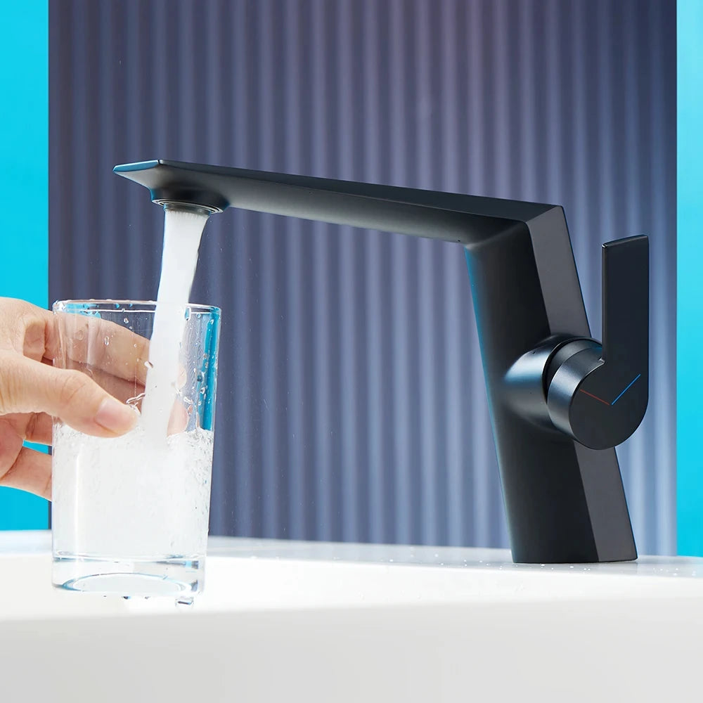 Brushed Gold Bathroom Faucet – Single Hole Brass Basin Mixer Tap with Hot & Cold Water Control 🚰✨