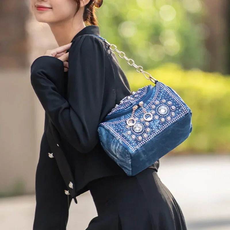 Ladies Fashionable Diamond Shoulder Bag – Elegant Handbag with Gold Hardware Accessory 👜✨