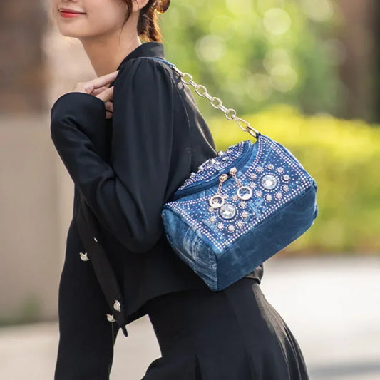 Ladies Fashionable Diamond Shoulder Bag – Elegant Handbag with Gold Hardware Accessory 👜✨
