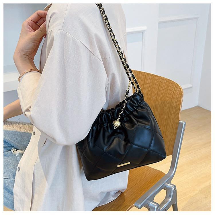 lack Crossbody Bag 🖤 Stylish PU Leather Shoulder Purse – Lightweight Everyday Fashion Must-Have