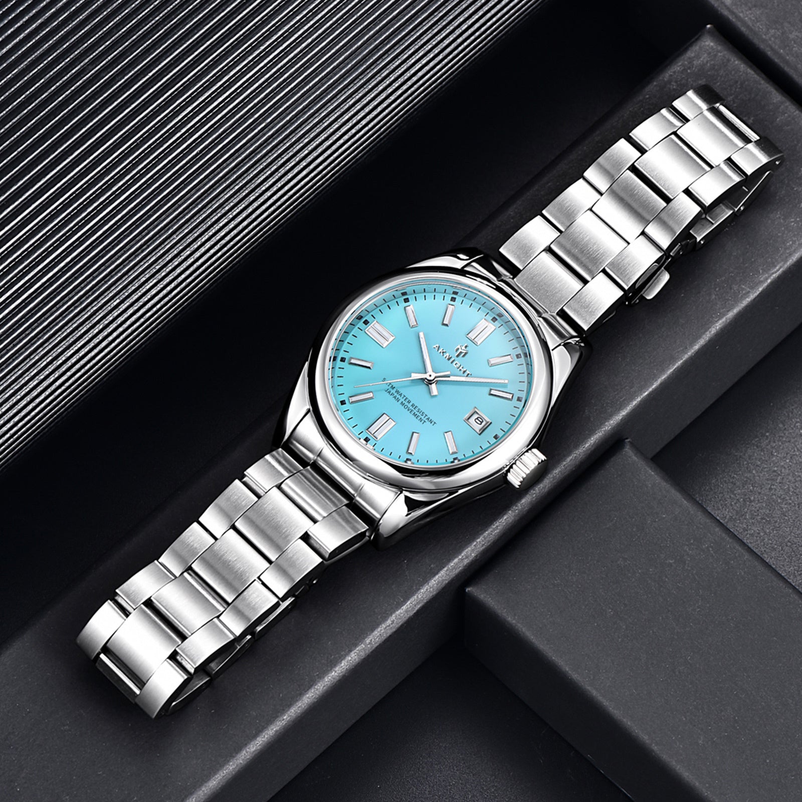 Timeless design meets durability. ⌚✨